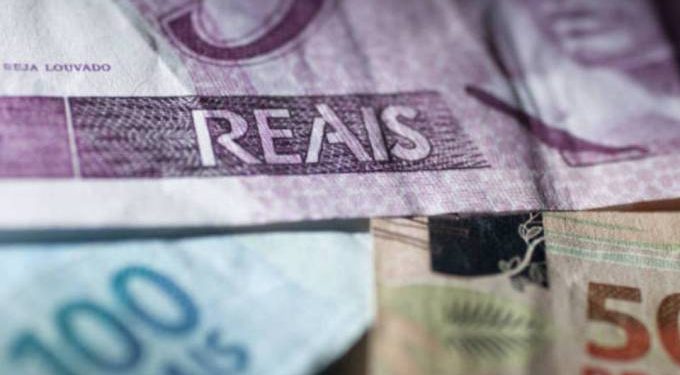 Governo estuda limitar saque do FGTS em no máximo R$ 500 este ano