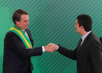 Bolsonaro defende Moro e diz não temer validação de conversas vazadas