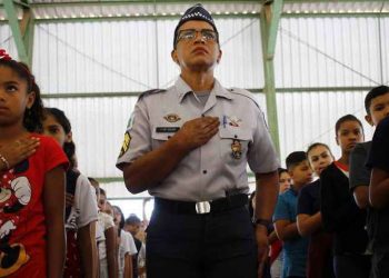 Ibaneis é criticado por dizer que militarizará escolas contrárias ao modelo