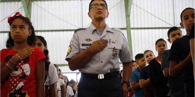 Ibaneis é criticado por dizer que militarizará escolas contrárias ao modelo