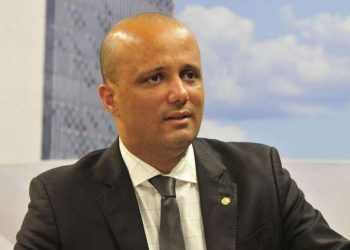 Bolsonaro e Major Vitor Hugo debatem vetos a projeto de abuso de autoridade