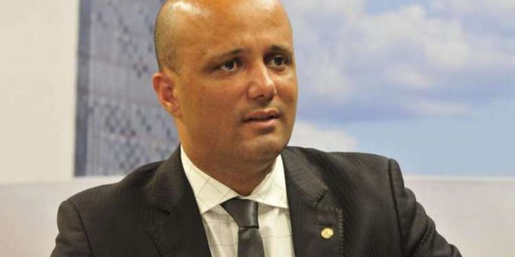 Bolsonaro e Major Vitor Hugo debatem vetos a projeto de abuso de autoridade