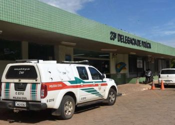 Casal é preso por assassinar jovem e ferir o pai dele em bar de Ceilândia