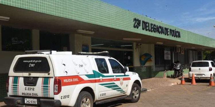 Casal é preso por assassinar jovem e ferir o pai dele em bar de Ceilândia