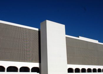 Biblioteca Nacional convida voluntários para projeto de reforço escolar no DF