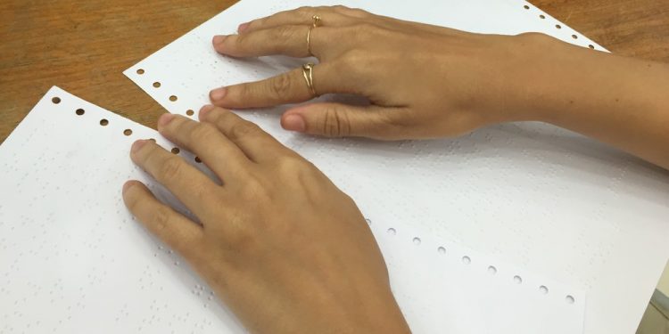 Lei do DF obriga emissão de certidões em braille para deficientes visuais