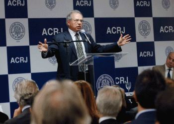 Guedes volta a falar em redução de R$ 100 bi nos compulsórios