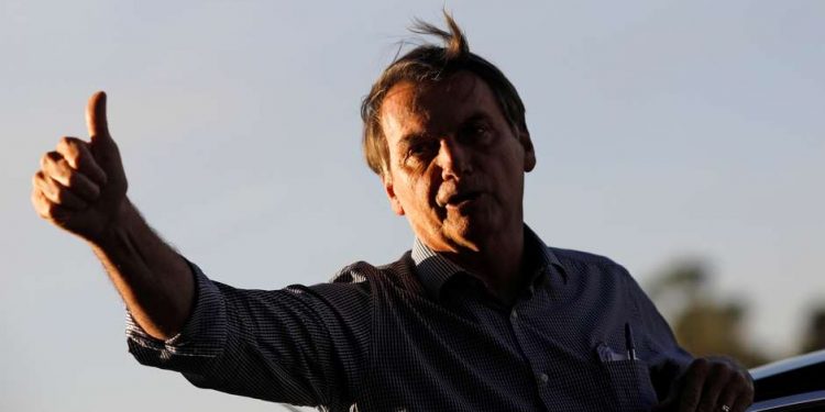 Bolsonaro deixa hospital em São Paulo e volta para Brasília