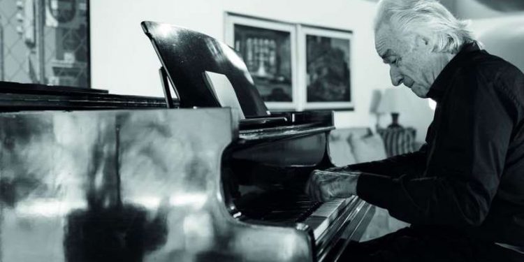 Alfabeto serve de guia para João Carlos Martins em livro biográfico