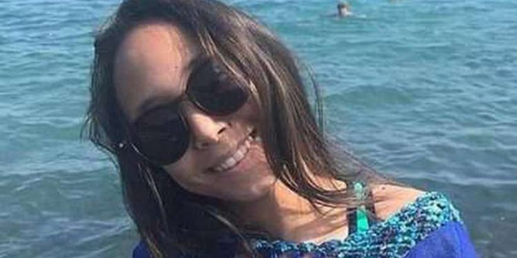 Adolescente morre enquanto dormia após celular explodir no travesseiro
