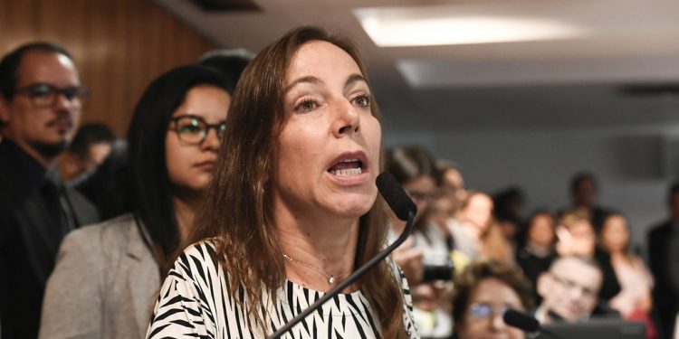 Maioria dos brasileiros apoia distribuição pelo SUS de remédios feitos de cannabis, diz DataSenado