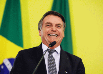 Governo monitora redes sociais e condiciona verba a apoio de parlamentares