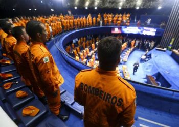 Deputados cobram inclusão de PMs e bombeiros na Previdência dos militares