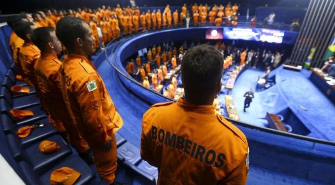 Deputados cobram inclusão de PMs e bombeiros na Previdência dos militares