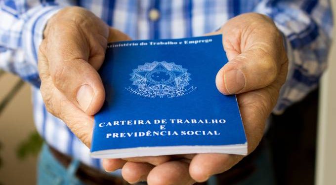 Brasil cria 121 mil vagas de empregos formais em agosto