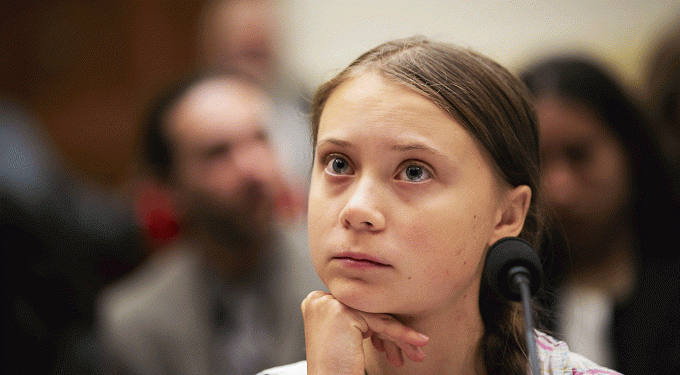 Acho que os adultos se sentem ameaçados, diz Greta Thunberg sobre críticas