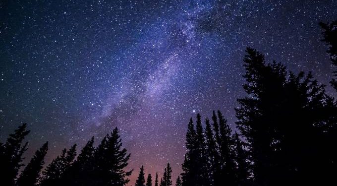 Nova tecnologia transforma céu noturno em fonte de eletricidade