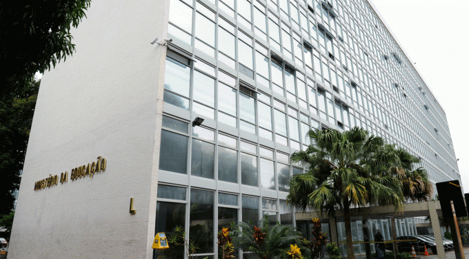 Maioria das universidades federais rejeita o Future-se, plano do MEC