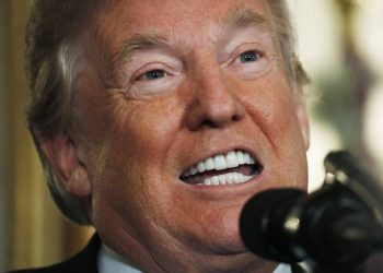 Trump explica sua pele ‘laranja’: a culpa é das lâmpadas econômicas