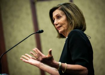 Transcrição de conversa mina integridade do cargo de Trump, diz Pelosi