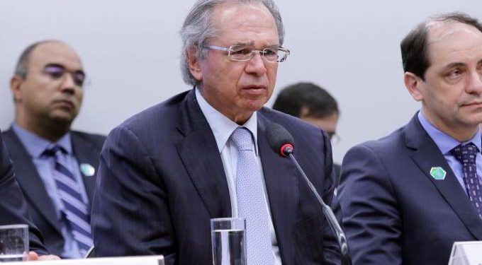 Presidente já falou que salário mínimo vai seguir indexado, diz Guedes