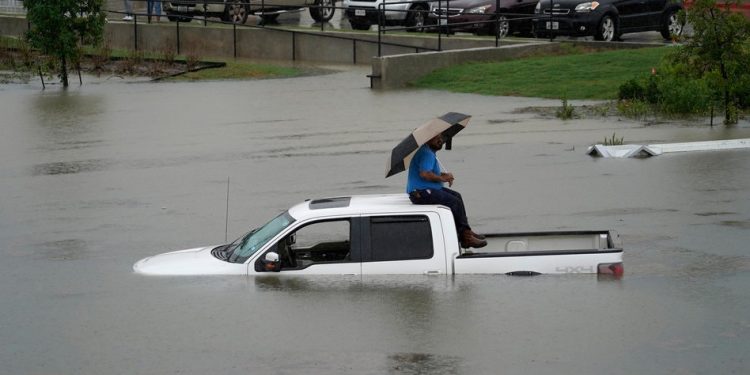 Em Houston, uma erupção de tempestades testa os limites do enfrentamento das mudanças climáticas