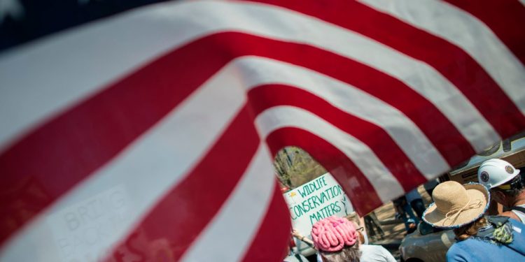 Relatório bipartidário diz que o abuso de Trump levou a ciência federal a uma ‘crise’