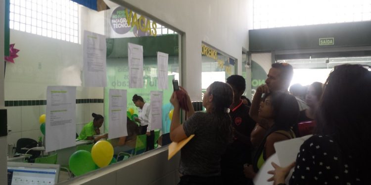 Feira de Oportunidades ajuda jovens a se colocar no mercado de trabalho, em Taguatinga