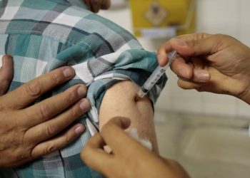 Só um em cada cinco meninos tomou duas doses da vacina contra o HPV