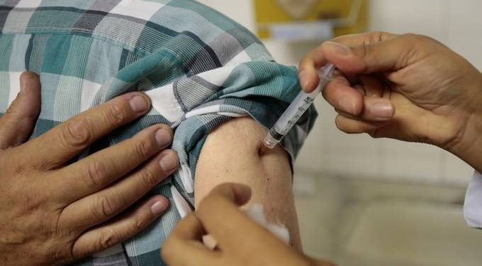 Só um em cada cinco meninos tomou duas doses da vacina contra o HPV