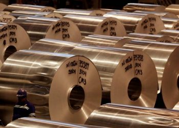 Indústria brasileira cresce em setembro pelo 2º mês, mostra PMI