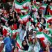 Iranianas assistem a jogo de futebol no país pela primeira vez em 40 anos