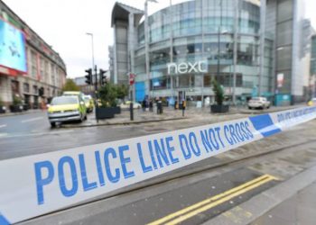 Ataque com faca em Manchester termina em vários feridos