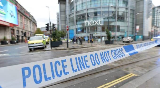 Ataque com faca em Manchester termina em vários feridos