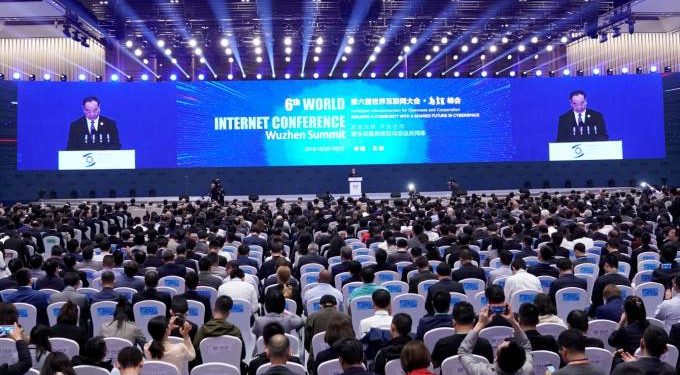 Tensão comercial e piadas sobre EUA ofuscam evento de tecnologia da China