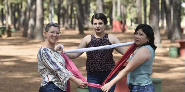 Mulheres que venceram o câncer de mama contam a experiência em livro