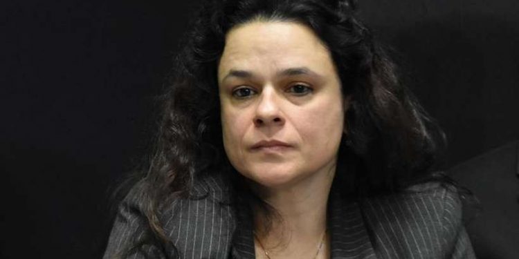 “O apoio ao governo está diminuindo”, aponta Janaina Paschoal