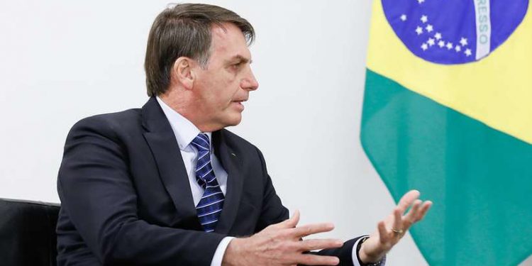 Bolsonaro nega proposta para acabar com estabilidade de servidores públicos