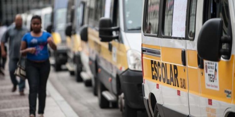 Punição para transporte escolar irregular e vans piratas fica mais severa