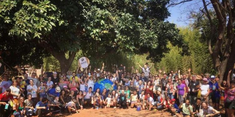 Grupo de voluntários quer plantar um milhão de árvores no DF em um dia