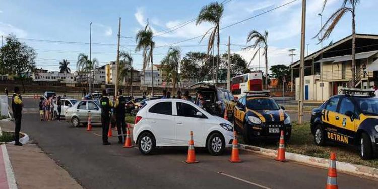 Em 2 horas, Detran e PM flagram 41 condutores alcoolizados em Taguatinga