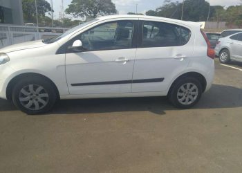 Homem é detido dirigindo carro roubado embriagado, sem CNH e com drogas