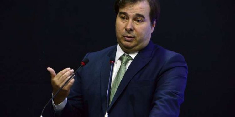 Maia: análise da reforma administrativa deve começar nas próximas semanas