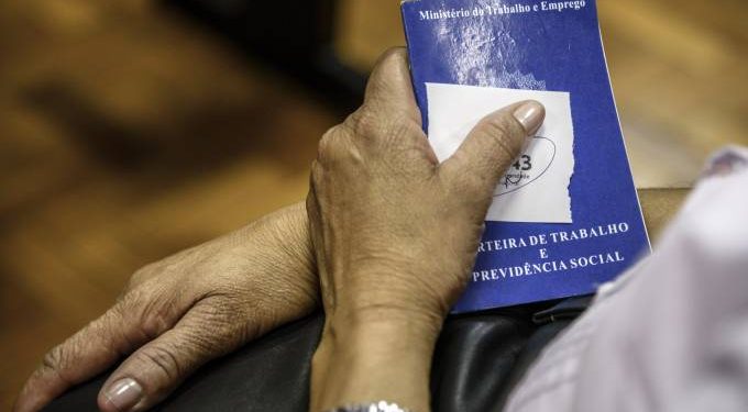 Governo estuda usar recursos do seguro-desemprego em novo programa