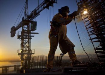 Índice de confiança da construção sobe 0,4 ponto em outubro, revela FGV