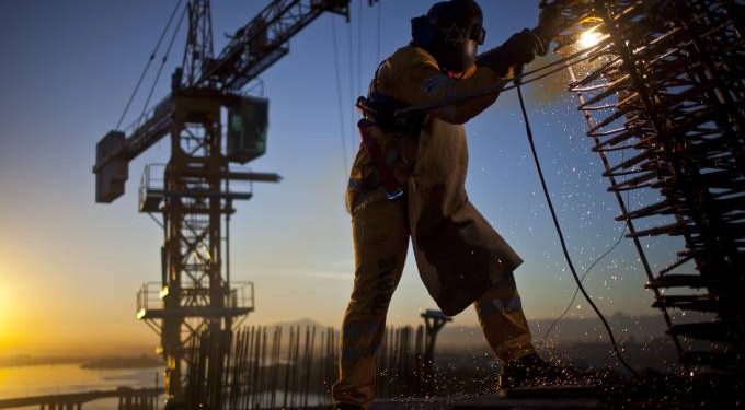 Índice de confiança da construção sobe 0,4 ponto em outubro, revela FGV