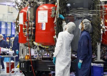 SpaceX quer colocar 42 mil satélites em sua constelação artificial