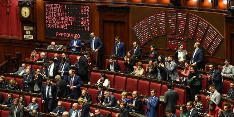 Itália aprova redução de parlamentares na Câmara e no Senado