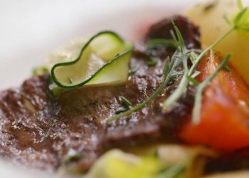 Startup israelense lança missão para produzir carne espacial