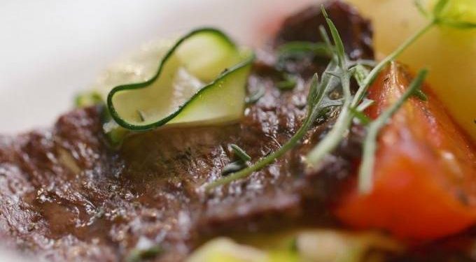 Startup israelense lança missão para produzir carne espacial